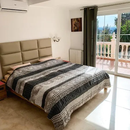 Villa Costanera In Marbella