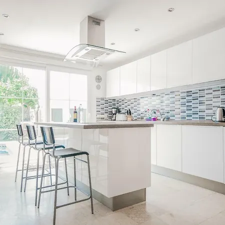 Villa Costanera In Marbella