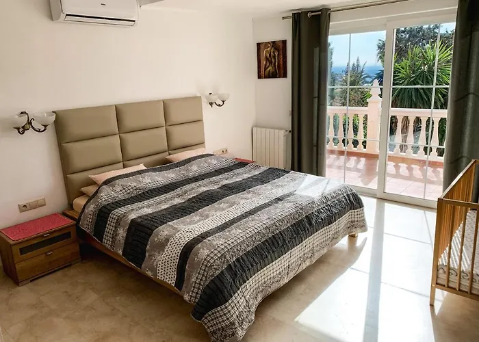 Villa Costanera In Marbella