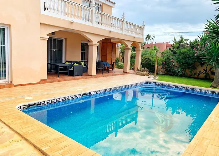 Villa Costanera In *